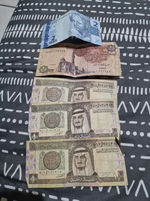 Mixed Currency Notes