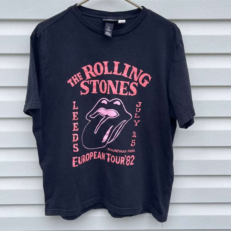 ROLLING STONES T SHIRT SIZE SMALL MEN
