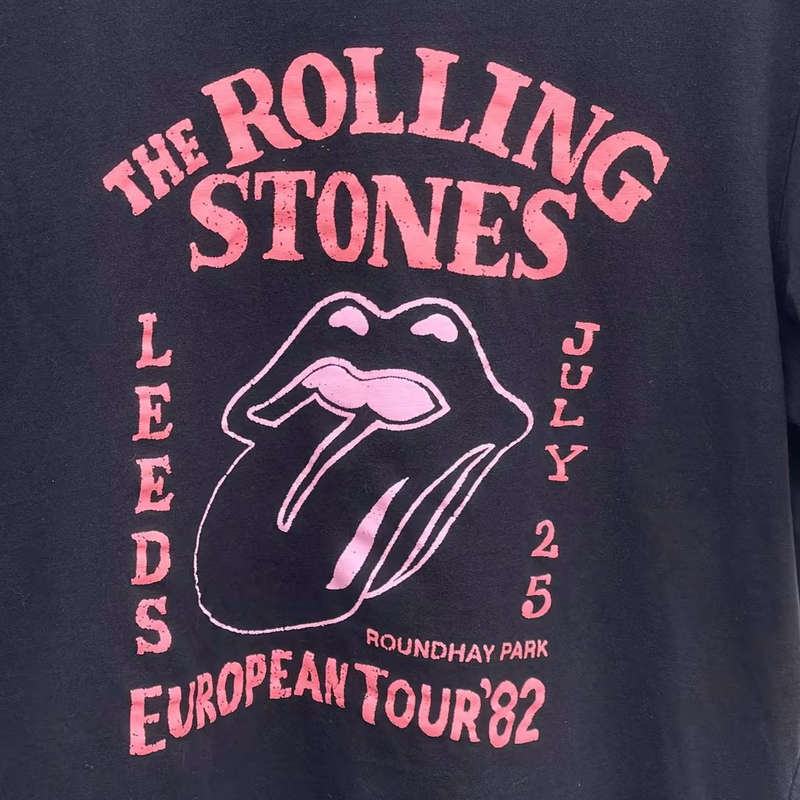 ROLLING STONES T SHIRT SIZE SMALL MEN