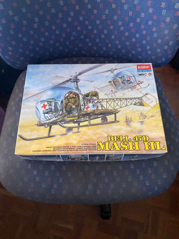 Academy Bell 47D MASH HL 1:35 helicopter kit