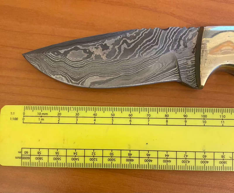 Handmade Damascus steel hunting knife