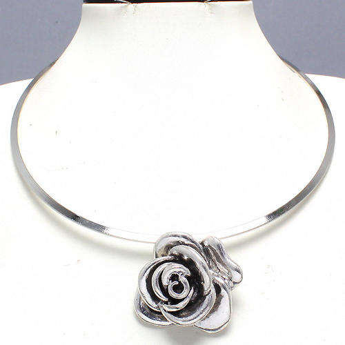 BEAUFITUL ROSE PENDANT SILVER CHOKER FOR LADIES