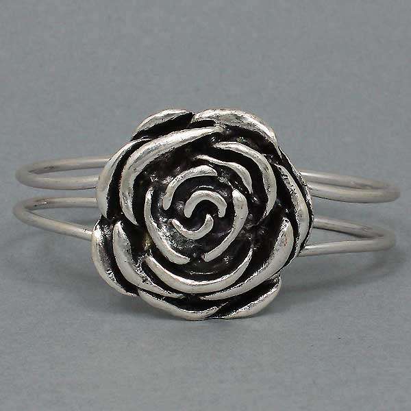 BEAUFITUL ROSE BRACELET FOR A SPECIAL LADY