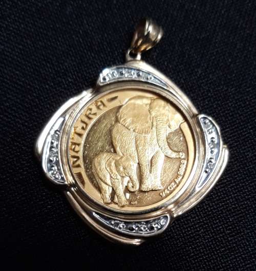Gold Pendant with 1996 1/4 OZ Gold 999.9 NATURA Elephant Set In a 9ct Setting with 12 small Diamonds