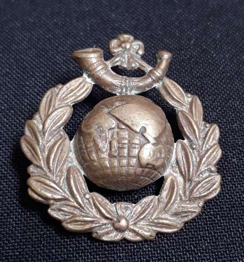 Royal Marine Light Infantry Brass Cap Badge         A50
