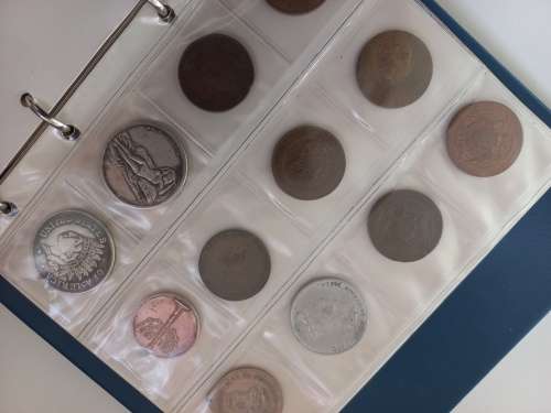 86 Unresearched Tokens And Medallions In File   ( Weight Of File 1.365kg )  STARTING @ R1