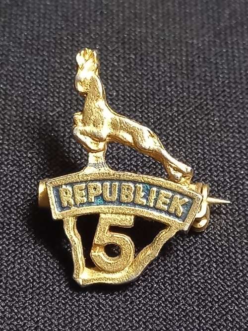 5 Jaar Republiek Van Suid Africa Lapel Badge               U4