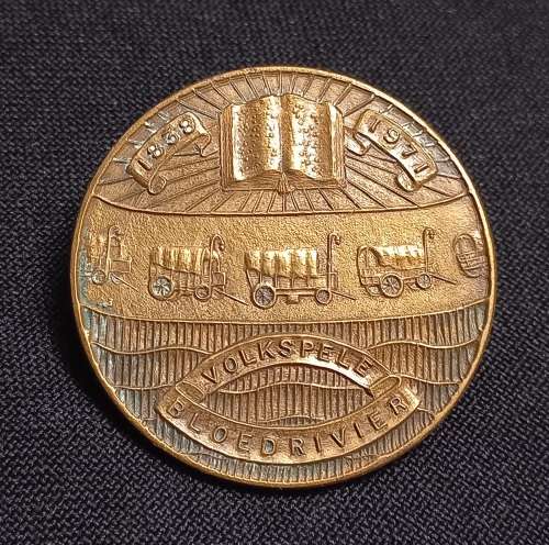 Volkspele Bloedrivier 1938 - 1971   Badge      Size: 37mm         U5
