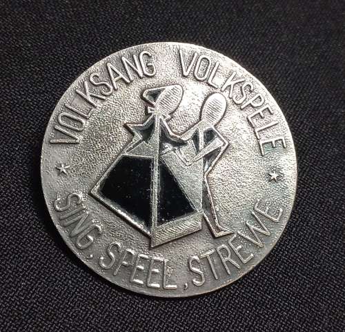 Sing Speel Strewe Volksang Volkspele Badge   Size: 43mm           U6
