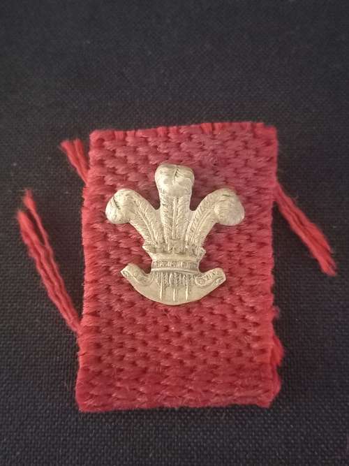 British Army WW1 / WW2 LANCASHIRE REGIMENT BADGES   `` One Bid For The 3 Badges ``