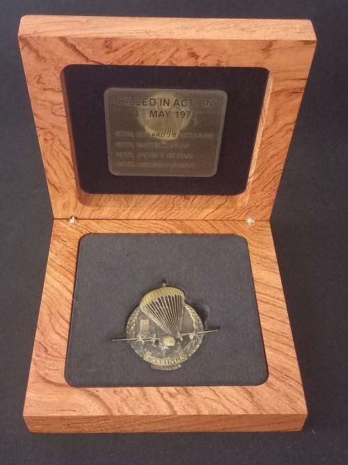 The BATTLE OF CASSINGA Badge  No.5  COLLECTOR  Both Pins Intact   ```` WoW ````