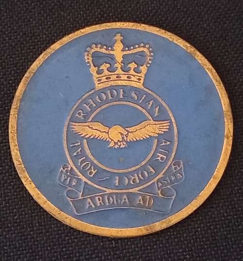 Royal Rhodesian Air Force      Brass and Enameled Badge     ( Size: 38 mm Diameter )             T1