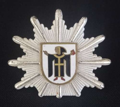 Munich Germany Police Cap Badge                        X22