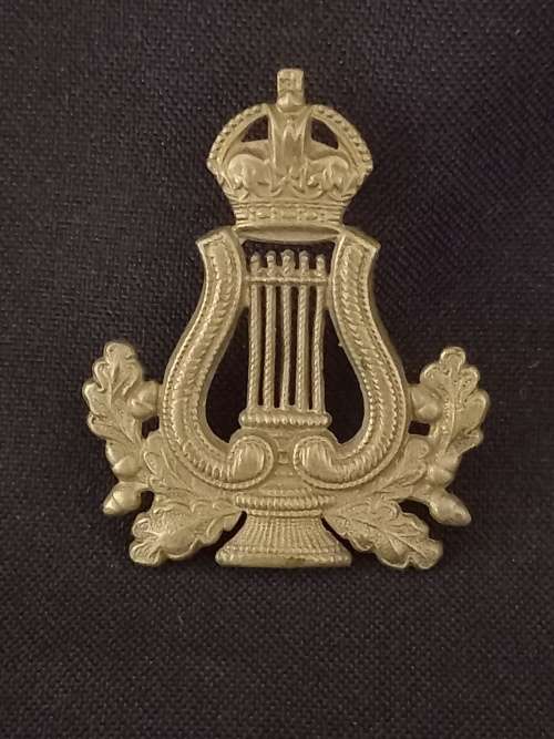 WW1 WW2 British Army Musicians Cap Badge        X35