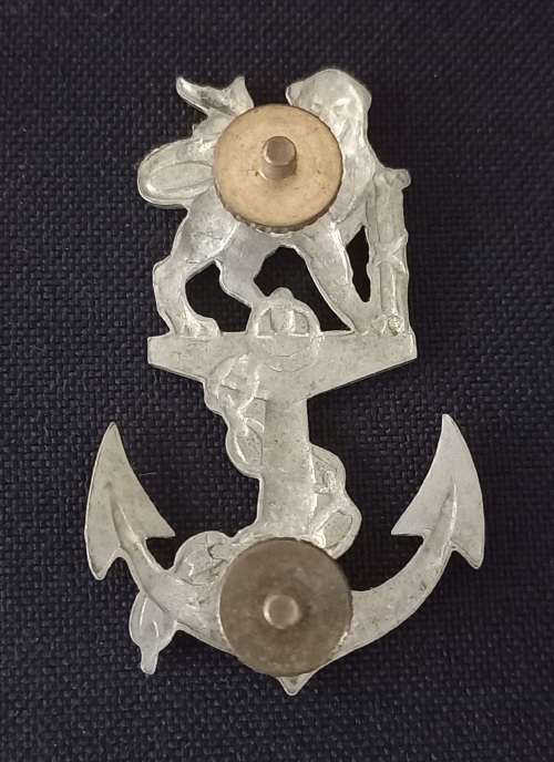 SA NAVY CADETS WHITE METAL BERET BADGE              X84