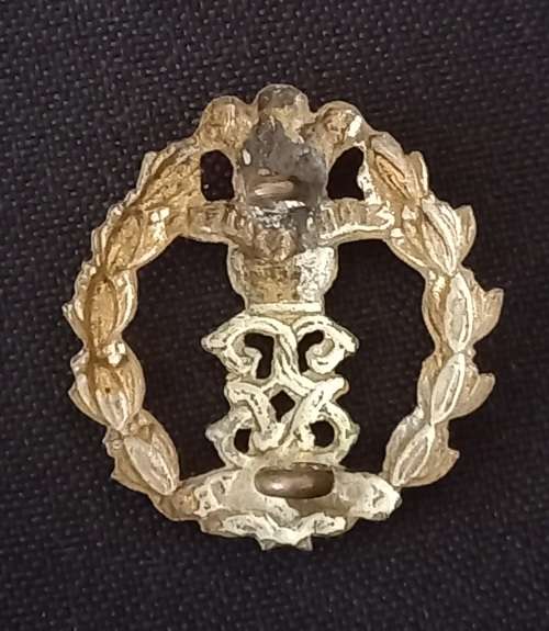 British -  The Middlesex Regiment Collar Badge        X148