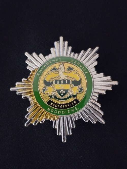 Pre 1994 Bedfordview Emergency Service Metal Chest Plash All Pins Intact      X150
