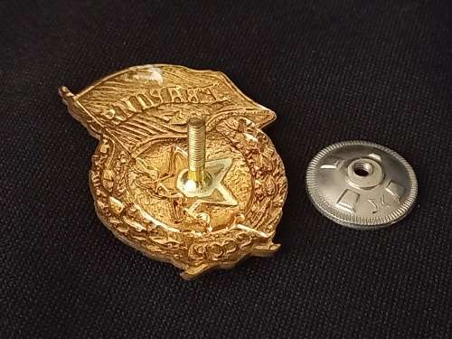 Soviet guards Badge   Size: 45 x 35mm  ( Note Condition )                X181