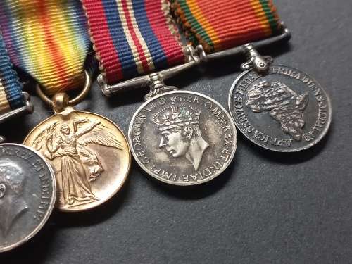 WW1 / WW2 Miniature Medal Group                       M1