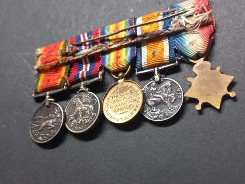 WW1 / WW2 Miniature Medal Group                       M1