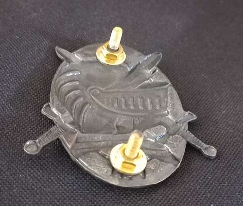 SADF 8th ARMOUR DIVISION BERET BADGE              W212