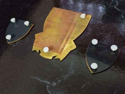 1 PARACHUTE BATTALION SADF Shoulder flashes + Plaque    ( NOTE One Pin Missing on Plaque)    W3