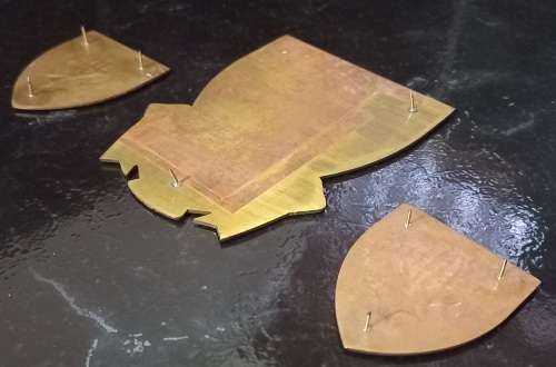 1 PARACHUTE BATTALION SADF Shoulder flashes + Plaque    ( NOTE One Pin Missing on Plaque)    W3