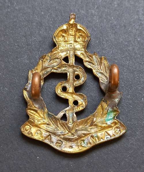 SA. Medical Corps Collar Badge King`s Crown           F20