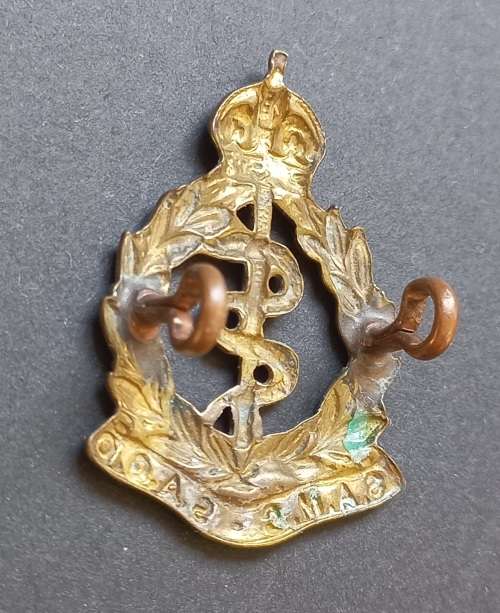 SA. Medical Corps Collar Badge King`s Crown           F20