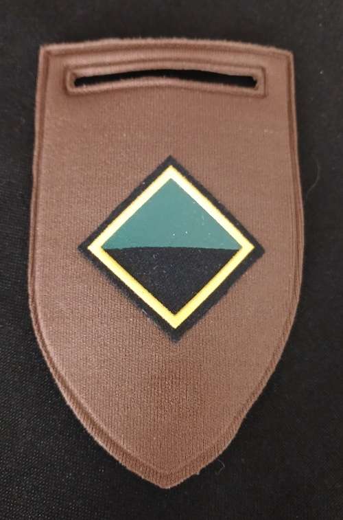 SADF Infantry HQ  Shoulder Tupperware Flash   ( Pin Intact )        No.45