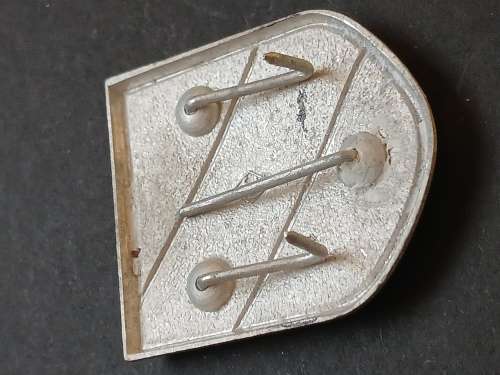 WW2 German Afrika Korps Pith Helmet Shield Badge --- With Makers Mark    Size: 44  x 38mm        F21