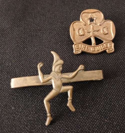 Vintage Girl Guides Brownies Badges              ` One Bid For Both Badges `   V64