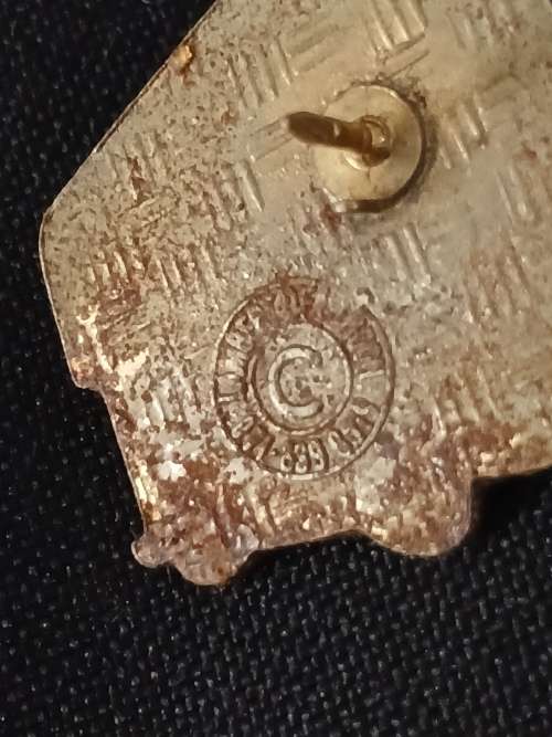 Vintage LONDON RED Double Decker Bus  Enamel Lapel Pin                 V66