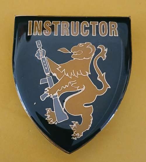 SCARCE  VERDRAG/MALEOSKOP INSTRUCTORS BADGE METAL FOR CAMOUFLAGE      3 PINS     V68