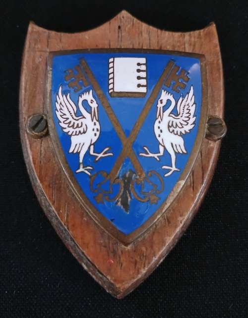 Unknown Plaque On Wood                            V71
