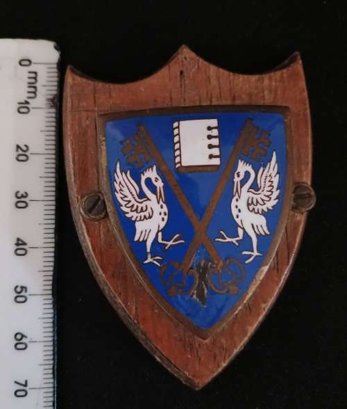 Unknown Plaque On Wood                            V71