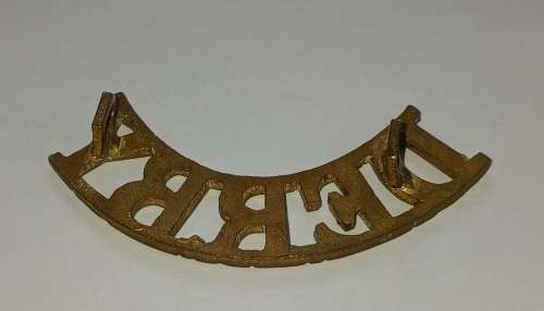 DERBY SCARCE Pre 1902 Brass Shoulder Title To Nottinghamshire & Derbyshire Regiment       M10