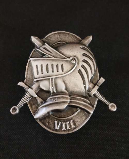 SADF 8th ARMOUR DIVISION BERET BADGE                  M33