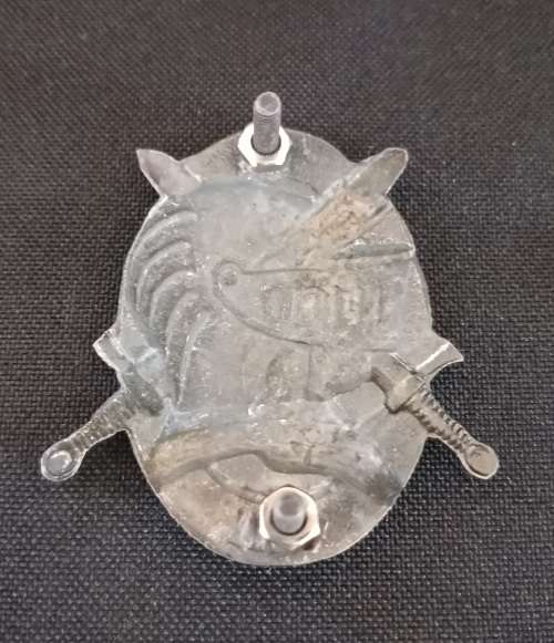 SADF 8th ARMOUR DIVISION BERET BADGE                  M33