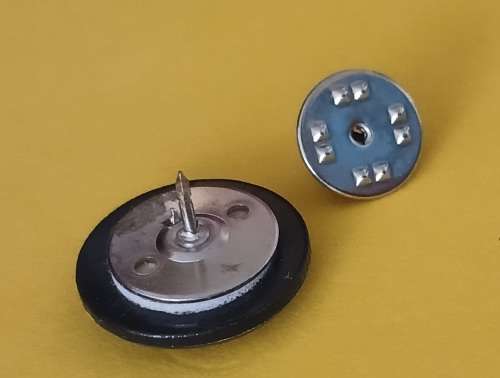 John Deere  Pin Badge                            M63