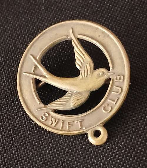 Vintage SWIFT CLUB Badge     ( Size: 25mm )               M66
