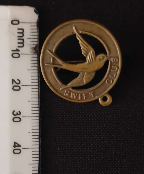 Vintage SWIFT CLUB Badge     ( Size: 25mm )               M66