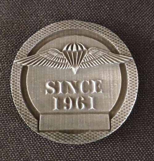South African Army - 1 Parachute Battalion SINCE 1961 Medallion  ( Silver Coloured )          O6