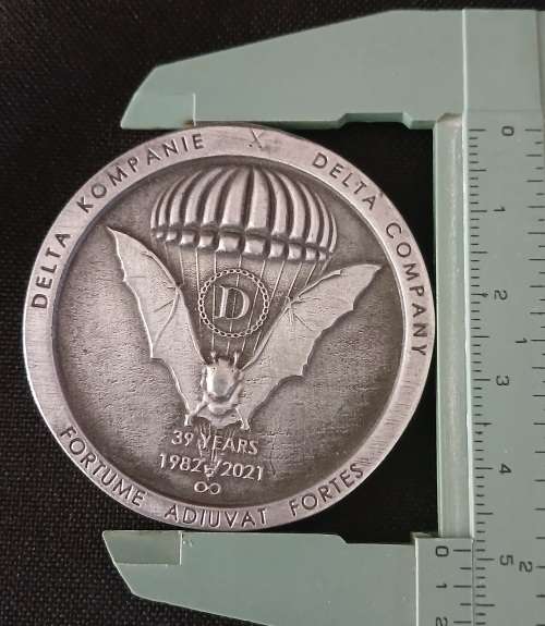 1 Parachute Battalion 60 Years / Delta Company 39 Years Medallion  ( Silver Coloured )     O7