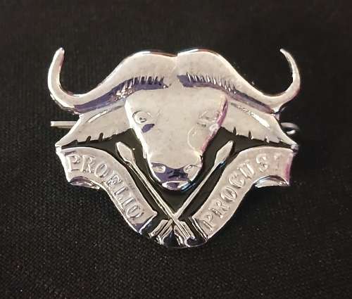 32 BATTALION CHROMED BERET BADGE                             O77