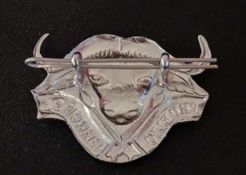 32 BATTALION CHROMED BERET BADGE                             O77