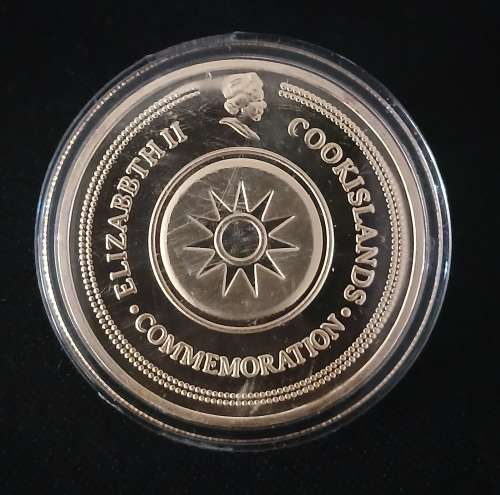 Nelson Mandela Elizabeth II Commemoration Cookislands Medallion In Capsule    O91