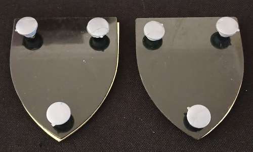 SADF - 1 Parachute Battalion Shoulder Flash Set ( 1st Type ) With Backing             F13