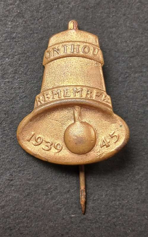 WW2 SA. BELL BADGE Onthou Remember 1939 - 1945                     M15