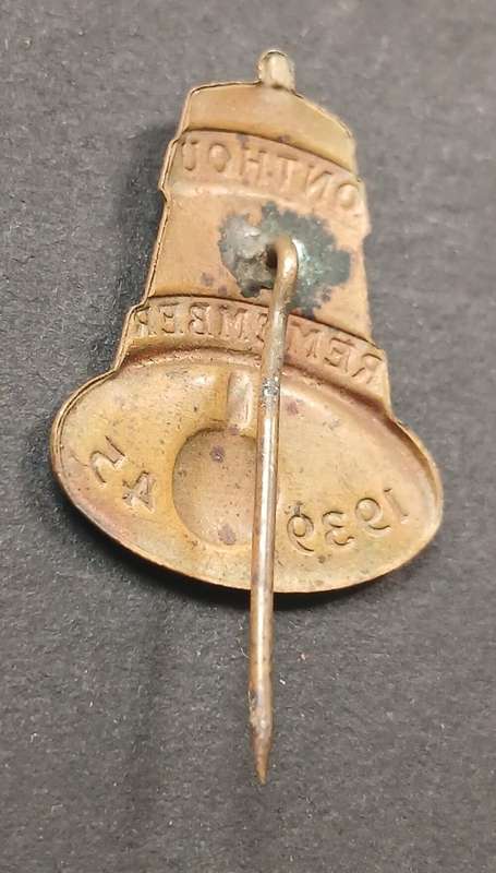 WW2 SA. BELL BADGE Onthou Remember 1939 - 1945                     M15